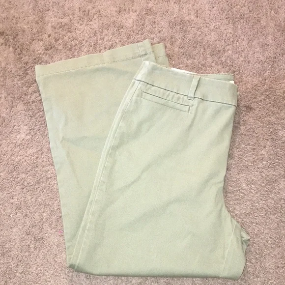 NWT Loft Outlet High Rise Slim Fit Olive Green Wide Leg Crop Pants Petite - Picture 2 of 8